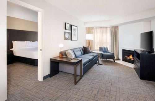 Town Center Hotel | Discover Kennesaw: Cozy 2BR Suites with Breakfast & Pets Welcome