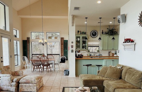 Temple House | Experience Lake Belton! Pet-friendly Home w/Lake access, magical views & sunsets