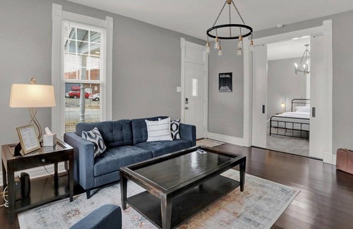 Fortville House | Discover 1898 Fortville House - Perfect for Families!