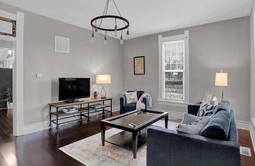 Fortville House | Discover 1898 Fortville House - Perfect for Families!