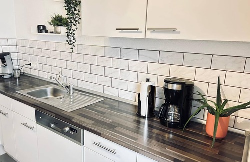 Elz Apartment | Discover Limburg: Spacious 90sqm with Garden & Breakfast