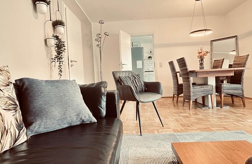 Elz Apartment | Discover Limburg: Spacious 90sqm with Garden & Breakfast