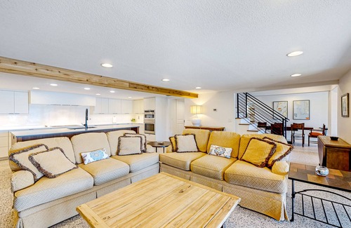 Mount Dora House | Discover Lakefront Paradise: A Perfect Spring Retreat