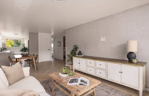 Cashmere House | Experience Luxury and Serenity: Your Perfect Riverside Retreat!