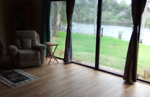 Ormond Beach House | River Front House: Pet-Friendly Escape by Park and Boat Ramp