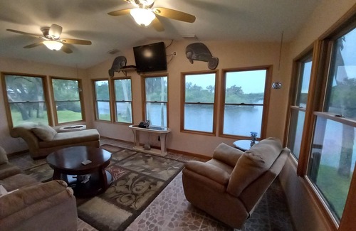 Ormond Beach House | River Front House: Pet-Friendly Escape by Park and Boat Ramp