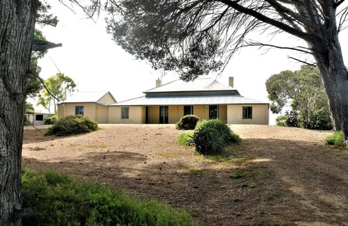Lacepede House | Discover Otter House - Historic Oceanfront Retreat in Kingston