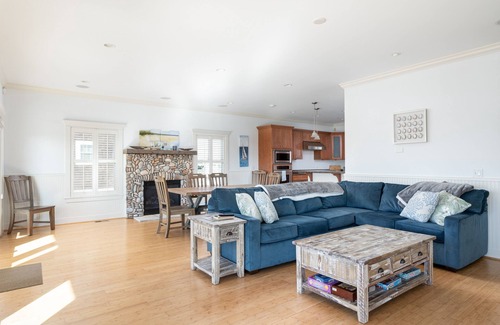 Jerusalem House | Paradise Awaits: Oceanfront Retreat with Pet-Friendly Perks