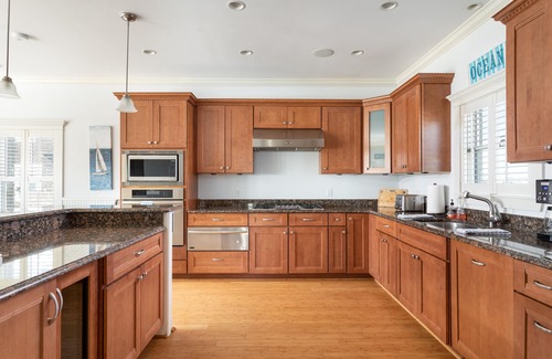 Jerusalem House | Paradise Awaits: Oceanfront Retreat with Pet-Friendly Perks