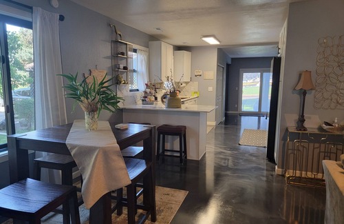 Prosser House | Relax in a Warm and Inviting Atmosphere - Rated 9.6/10