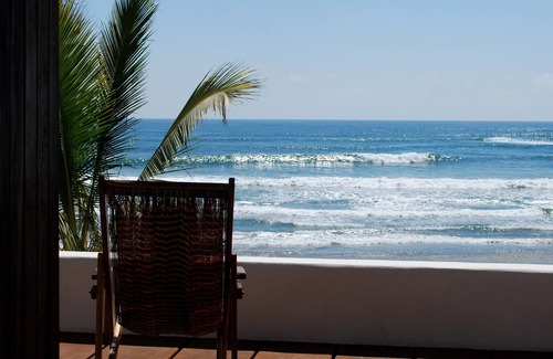 La Union de Isidoro Montes de Oca House | Experience real beach life where your only view is endless beach and surf