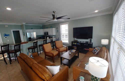 Myrtle Beach House | Beach House Retreat: Steps from Ocean with Amazing Amenities