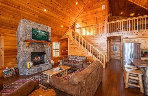 Almond Cabin | Scenic Lake Fontana Cabin - Pet Friendly with Spa & Hot Tub