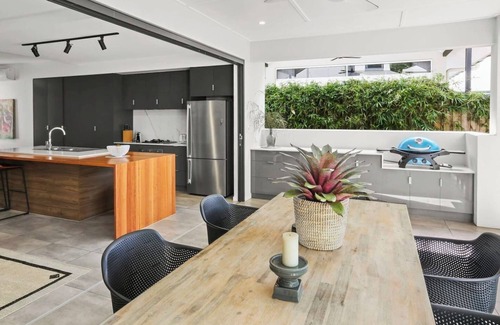 Palm Cove Villa | Secluded Retreat at Carinya - Steps from the Beach & Ocean Views