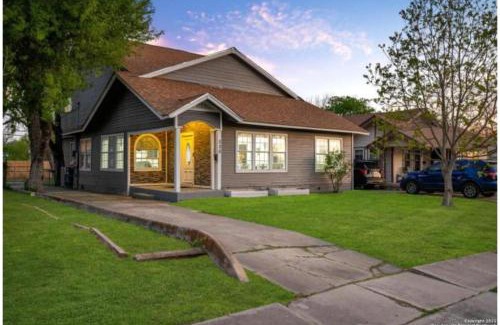 Highland Park House | Discover Tranquility in a Family-Friendly Downtown Home