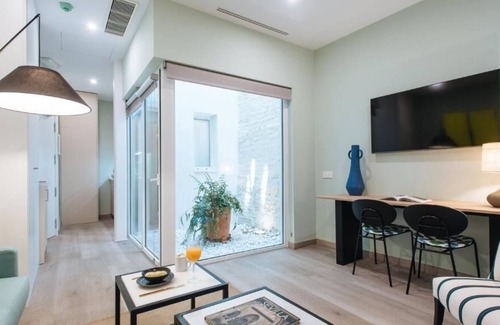 San Gil Apartment | Experience Sevilla Culture! 2 Stunning Units, minutes’ drive to Alcazar Palace