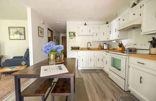 Sitka Apartment | Serene Apartment with Ocean & Mountain Views near Trails