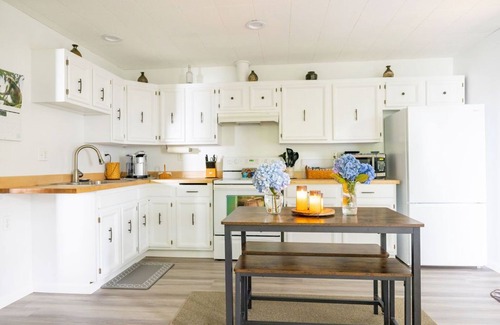 Sitka Apartment | Serene Apartment with Ocean & Mountain Views near Trails