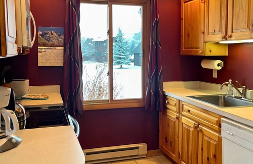 Clark House | Experience the beauty of the Elk River with semi-private fishing access