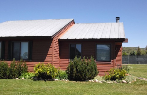 Clark House | Experience the beauty of the Elk River with semi-private fishing access