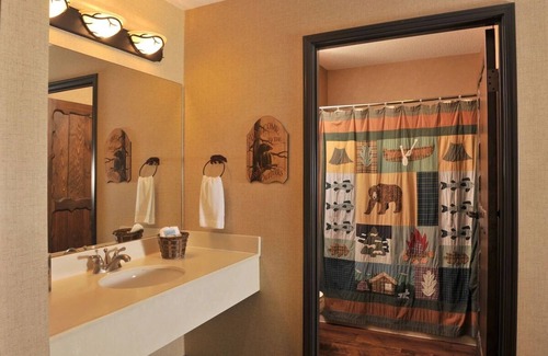Onalaska Hotel | Discover Nature: Stay Close to Trails and Lakes