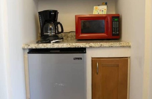 Carver City - Lincoln Gardens Apartment | Discover Unmatched Hospitality in a Prime Location!