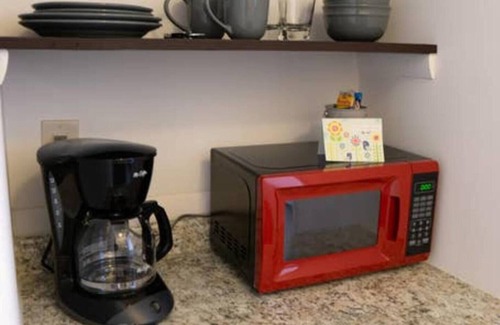 Carver City - Lincoln Gardens Apartment | Discover Unmatched Hospitality in a Prime Location!