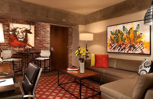 Downtown San Antonio Hotel | Discover Comfort and Convenience with City Views & Pool