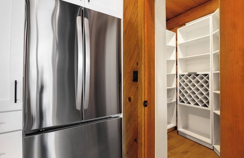 Oregon City Cabin | Experience the PNW in our newly remodeled Log Cabin