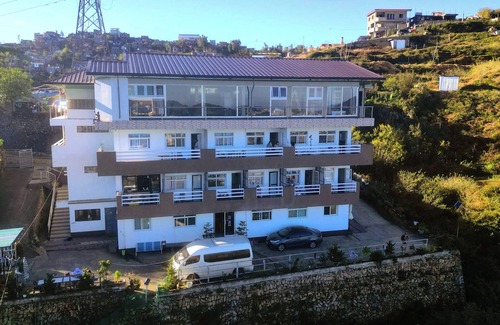 La Trinidad Apartment | Experience the stunning Mountain view of the La Trinidad Valley landscape.