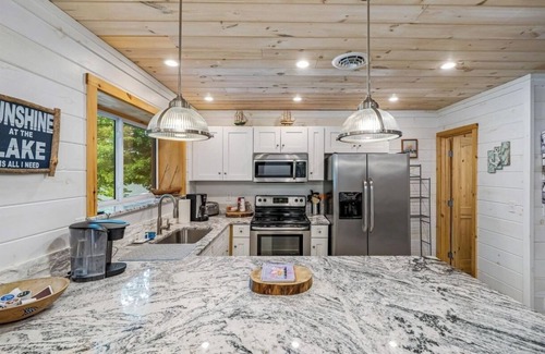 Butler House | Discover the Water's Edge: Perfect for Families & Pets!