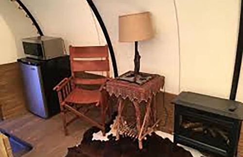Alton Cabin | Discover the Wild West with Kitchen Amenities!