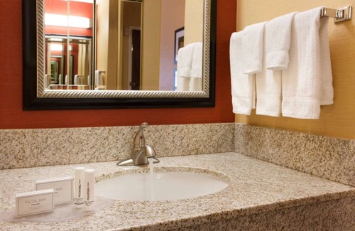 Las Vegas Hotel | Discover the Exciting Las Vegas Strip with Pool & Jacuzzi