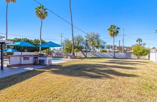 Yuma House | "Experience Ultimate Fun at our home! Pool, ping pong, Outdoor Grill, and More!