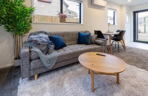 Addington Apartment | Discover Addington CBD: 1-Bedroom with Carpark Access