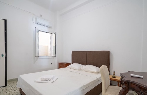 Vyronas Apartment | Experience Athens from a Cozy Rooftop Retreat