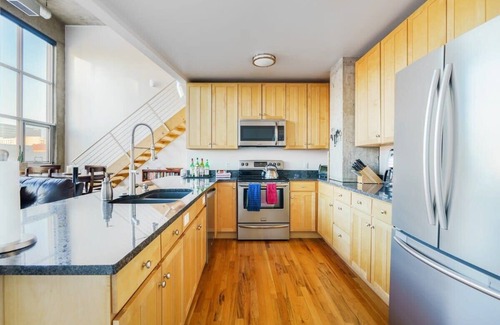 Civic Center Apartment | Discover Denver in Our Inviting Downtown Loft with Kitchen