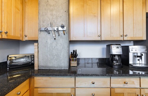 Civic Center Apartment | Discover Denver in Our Inviting Downtown Loft with Kitchen