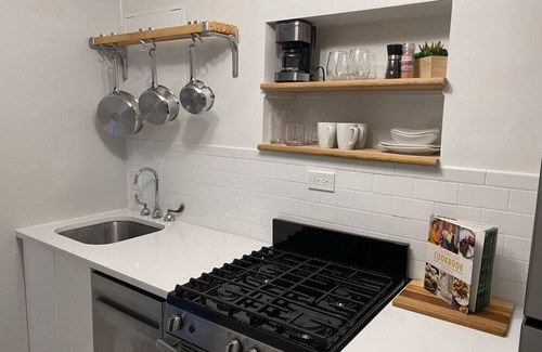 Mount Adams Apartment | Experience Downtown Comfort at Mt Adams | River View Patio