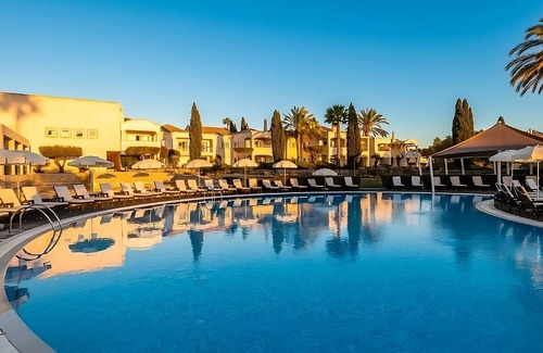 Estombar House | Discover Estômbar: Cozy 2BR Apartment with Pools & Patio