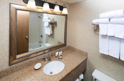 Kalispell Hotel | Discover Kalispell: Pool, Free Parking & Close to Attractions