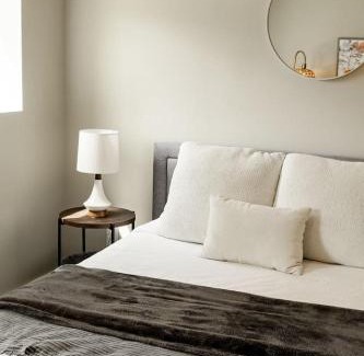 Pendleton House | Discover OTR from a Cozy Parkside Condo - Walk Everywhere