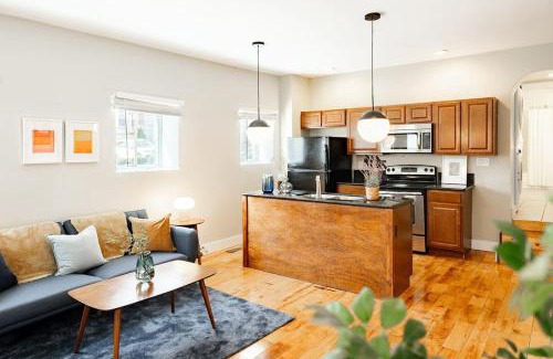 Pendleton House | Discover OTR from a Cozy Parkside Condo - Walk Everywhere