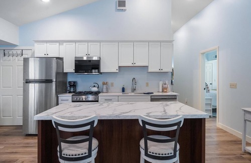 Petoskey Condo | Ideally Located Hotel Near Petoskey & Lake Michigan