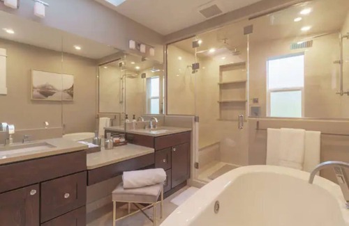 Paine Field-Lake Stickney House | Discover Seattle: Your Ideal Family-Friendly Escape Awaits!