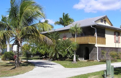 Everglades City House | Experience the Everglades: Family-Friendly with Breakfast