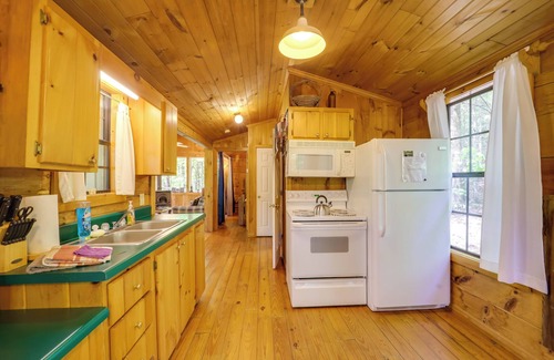 Vein Mountain Apartment | Relaxing Marion Cabin with Hot Tub & Nature Trails Await!