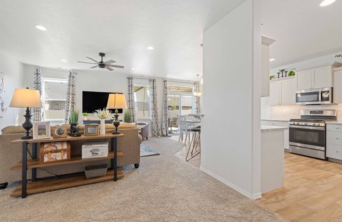 Caldwell House | Explorer's House: Game Room & Firepit for 10 Guests!