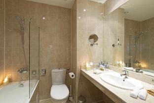 Sofia Hotel | Discover Expo Sofia Hotel: Free Shuttle, Parking & Wi-Fi