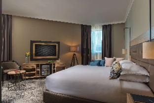 Sofia Hotel | Discover Expo Sofia Hotel: Free Shuttle, Parking & Wi-Fi